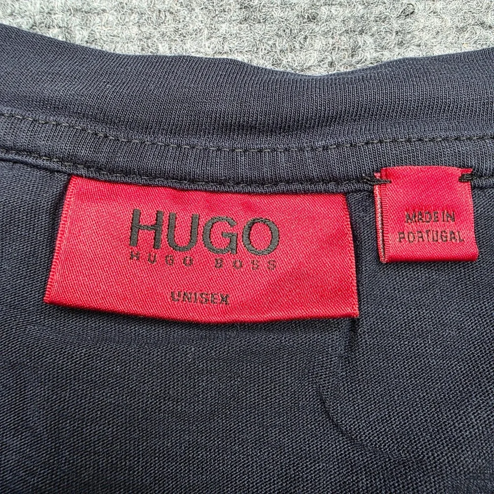 HUGO Hugo Boss Vertical Logo T-Shirt Unisex Large Black Made in Portugal Cotton - Picture 3 of 7